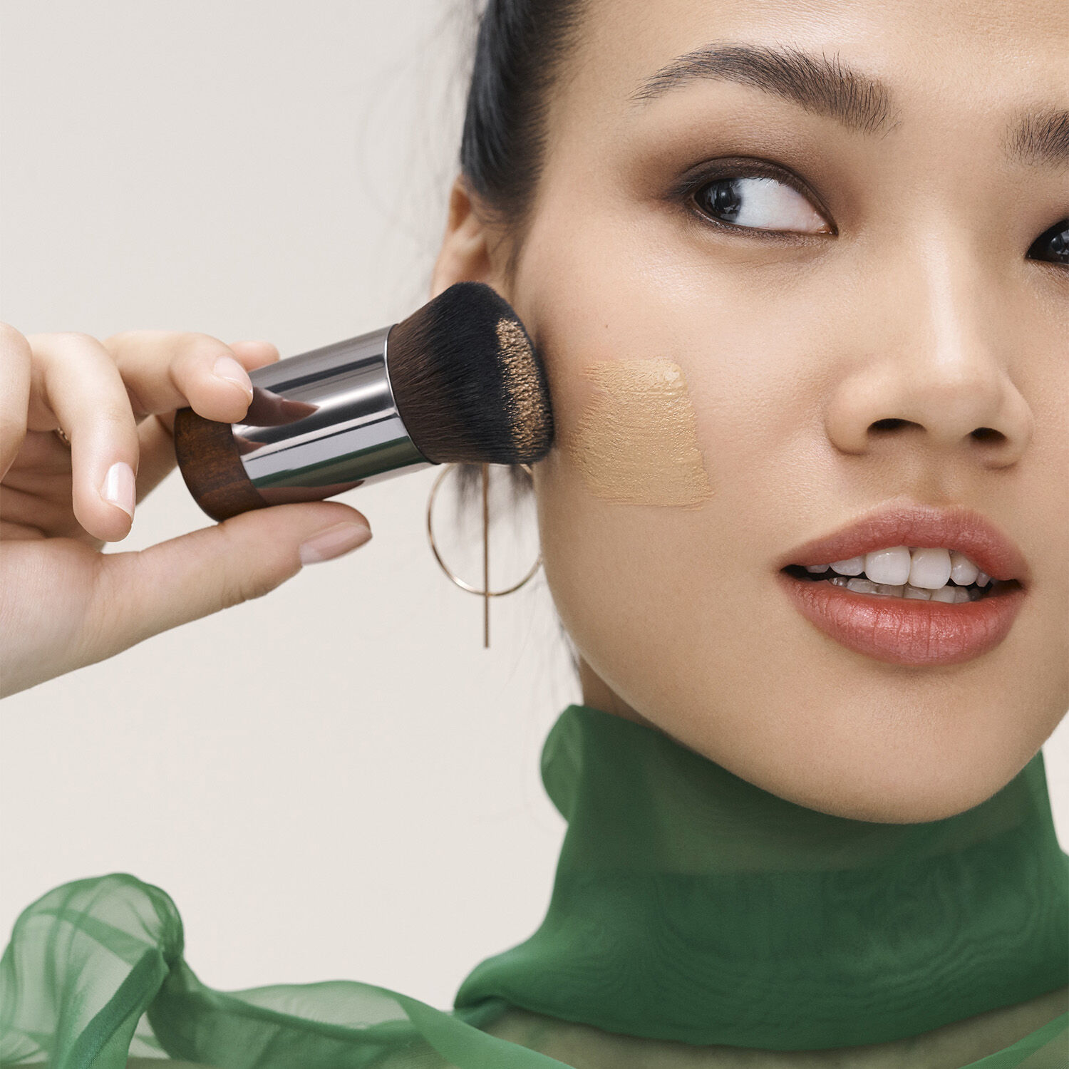 112 BUFFING FOUNDATION BRUSH