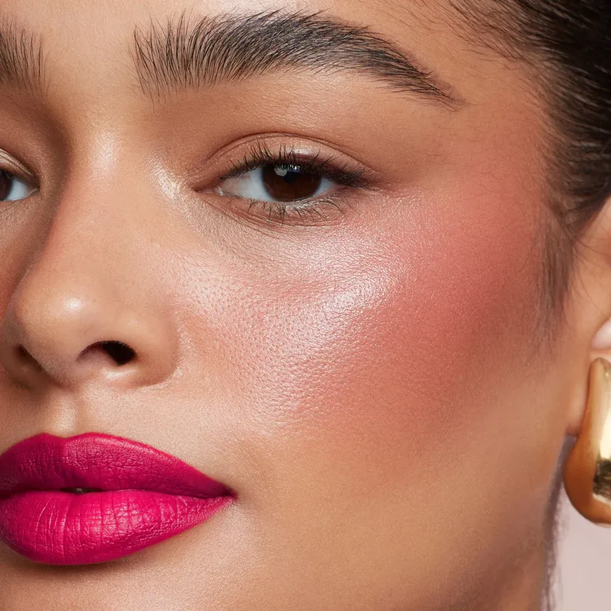 Major Headlines Matte Suede Lipstick Gift - She's Hard To Get (Vibrant Pink)