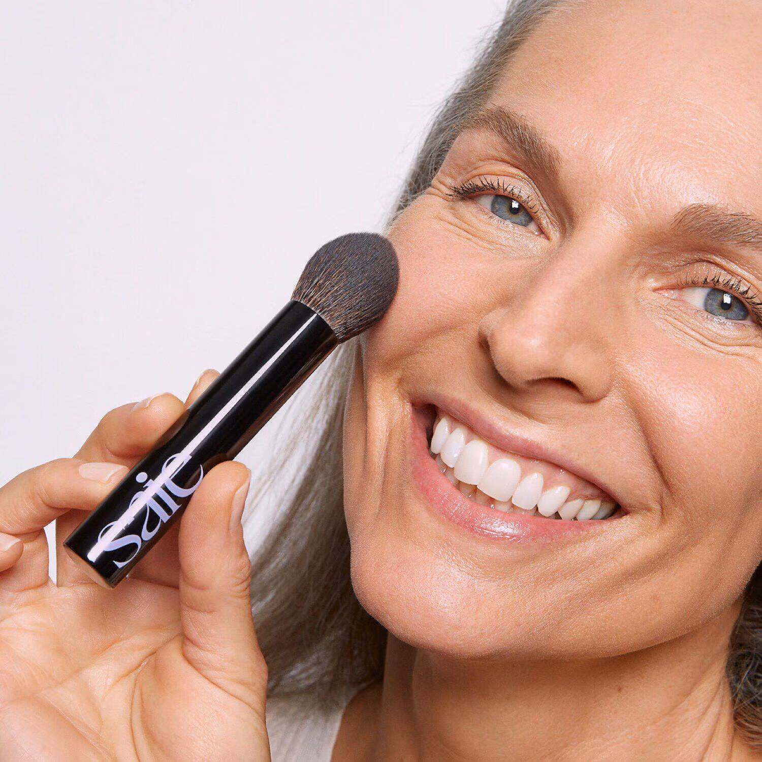 The Fluffy Setting Powder Brush
